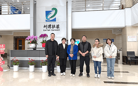 楊木橋社區(qū)領(lǐng)導(dǎo)開工走訪慰問——劉潭服裝啟新程