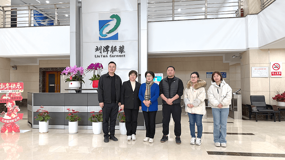 楊木橋社區(qū)領(lǐng)導(dǎo)開工走訪慰問&mdash;&mdash;劉潭服裝啟新程