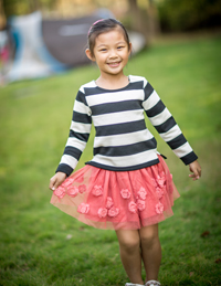 經(jīng)典黑白條兒童針織衫