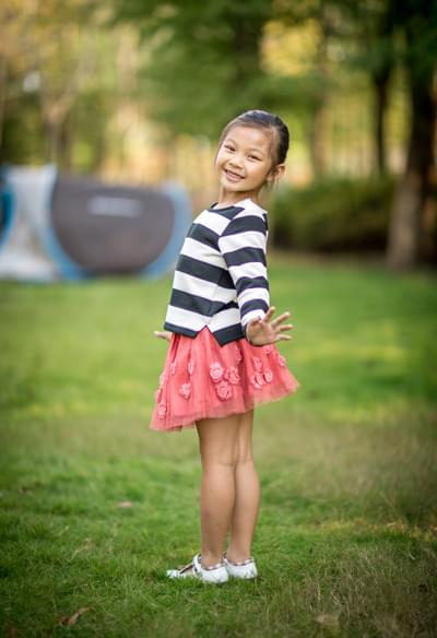 經(jīng)典黑白條兒童針織衫