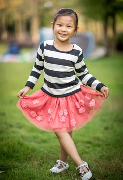 經(jīng)典黑白條兒童針織衫