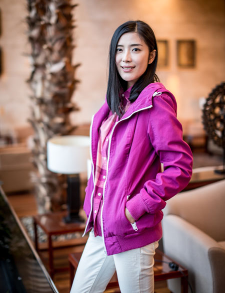 女士長(zhǎng)袖連帽外套