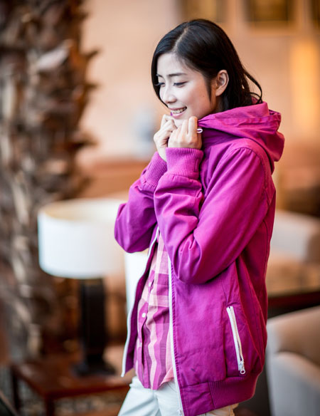 女士長(zhǎng)袖連帽外套