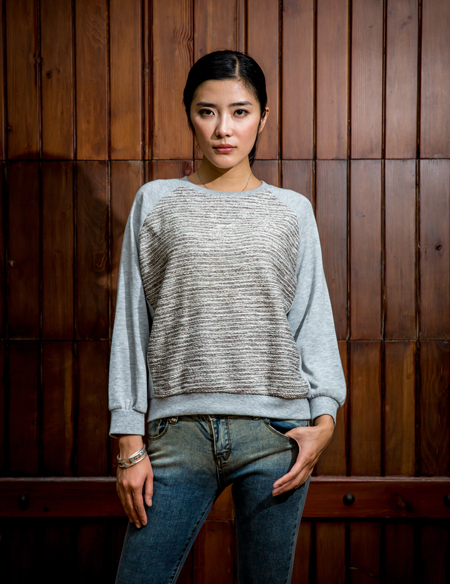 圓領(lǐng)長(zhǎng)袖針織服