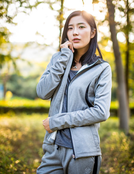 女式休閑運(yùn)動(dòng)套裝