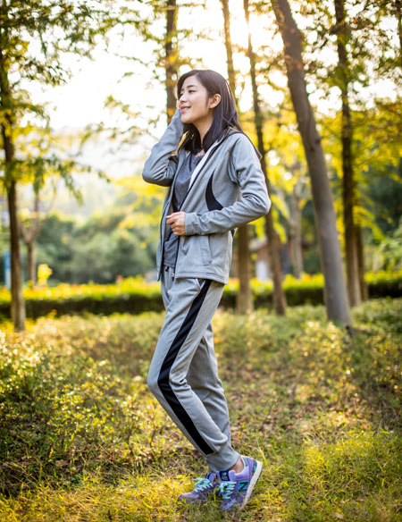 女式休閑運(yùn)動(dòng)套裝