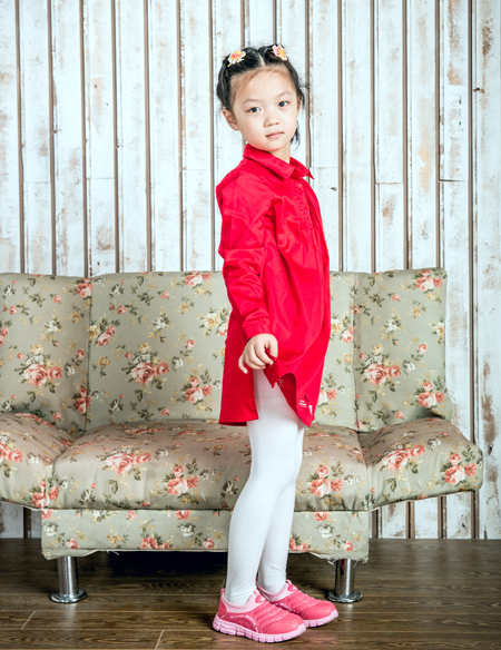 女童長(zhǎng)款長(zhǎng)袖襯衫