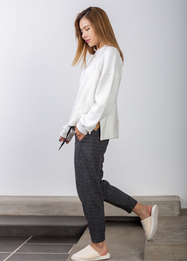 女白色休閑衛(wèi)衣